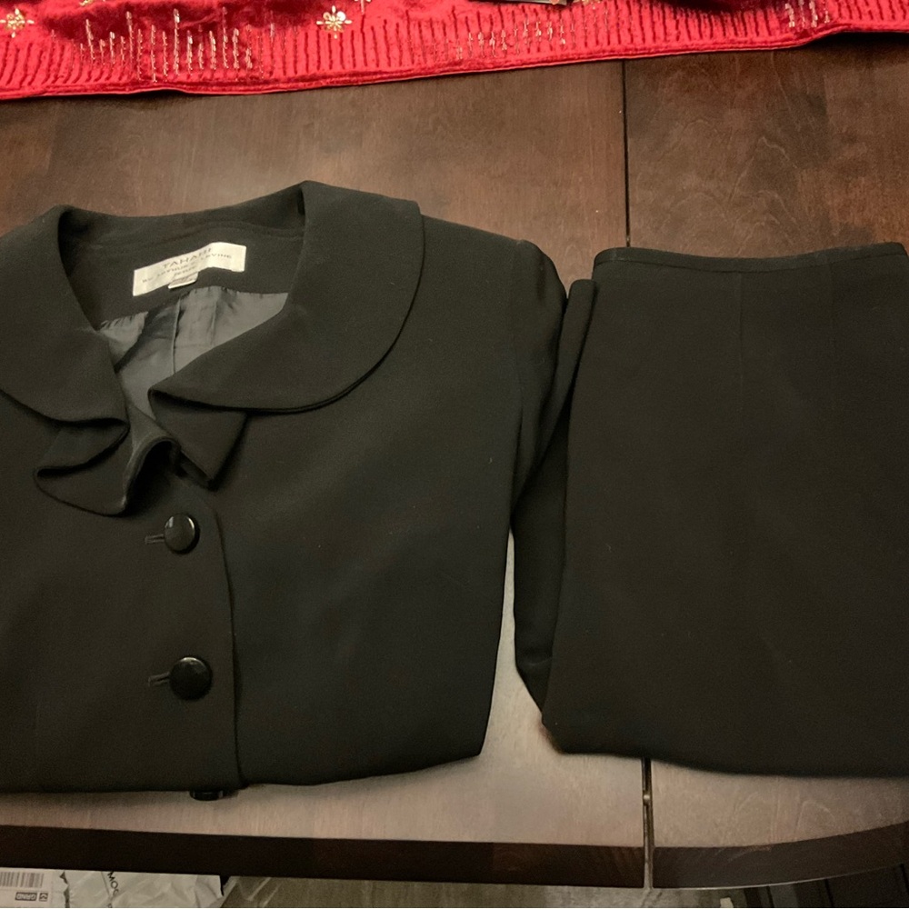 TAHARI women’s blazer and suit